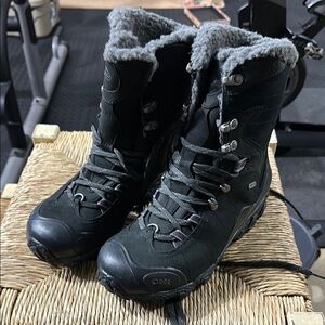 Black Winter Rain Boots with Faux Fur Lining and Waterproof Material